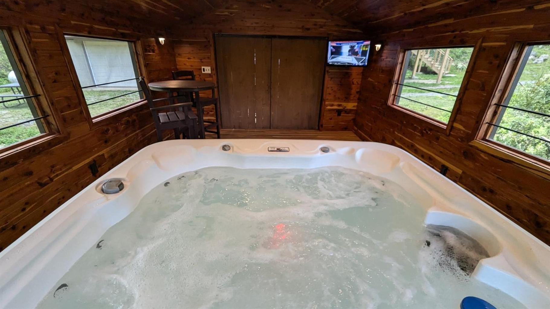 Red Roof Mountain Cabin With Starlink Internet! Stanley 외부 사진