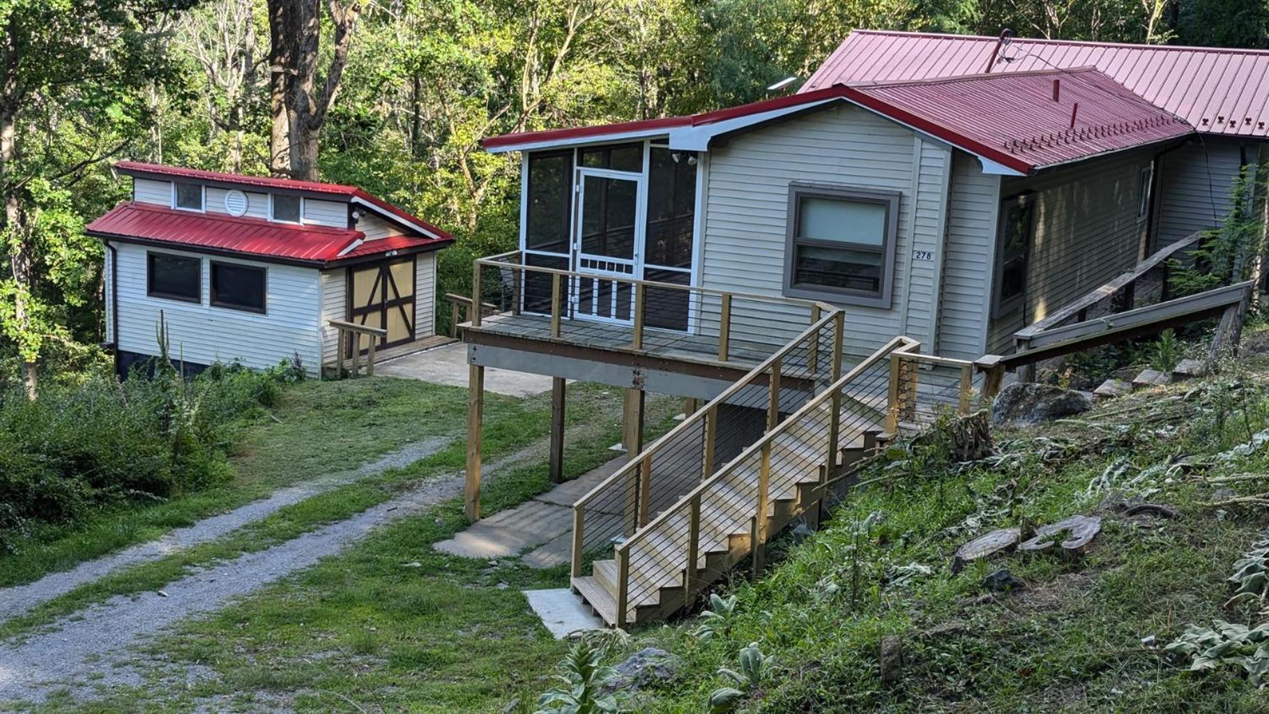 Red Roof Mountain Cabin With Starlink Internet! Stanley 외부 사진